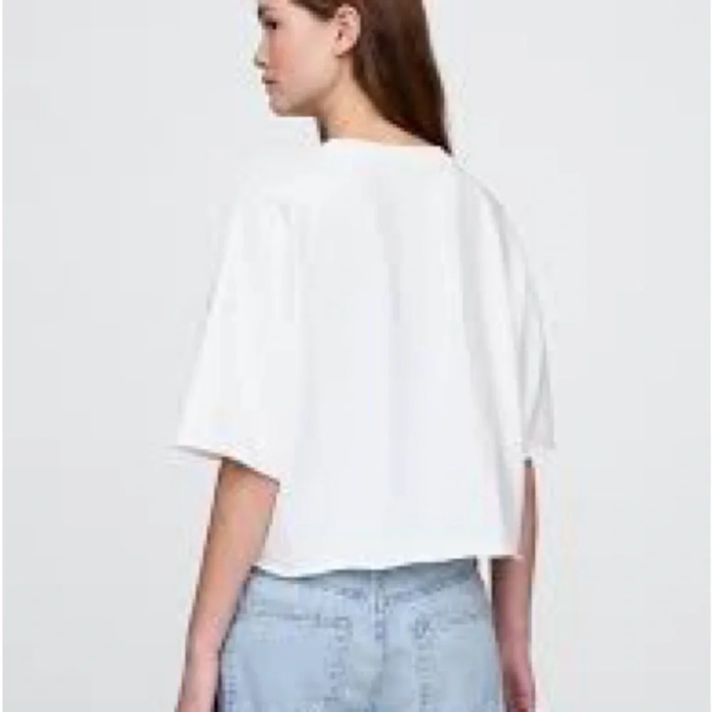 Gap Women's White Cropped Sweatshirt Top - Picture 2 of 7